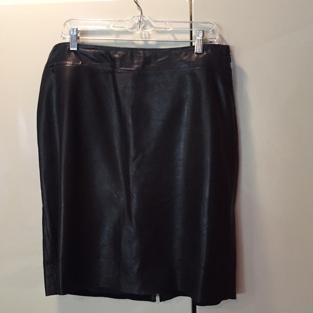 Knee length side zip black leather skirt